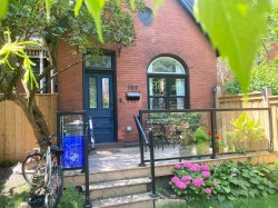 109 Charlton Avenue N Hamilton, ON L8P 2C5