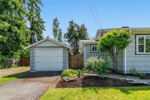 380 Hirst Ave West, Parksville, BC 