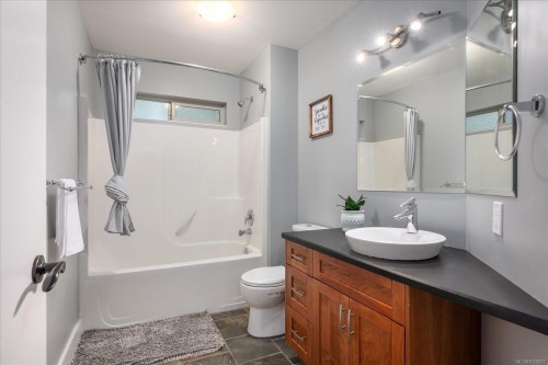 5265 Toms Trnabt, Nanaimo, BC 