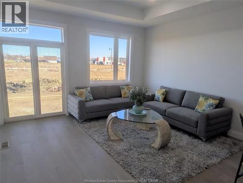 5223 Talia Trail, Tecumseh, ON - Indoor Photo Showing Living Room