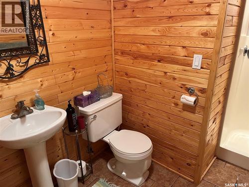 42 7Th Street Ne, Wadena, SK - Indoor Photo Showing Bathroom