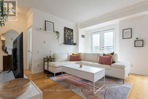 701 - 120 Lombard Street, Toronto, ON - Indoor Photo Showing Living Room