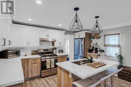 2834 County Road 124 W, Clearview, ON - Indoor Photo Showing Kitchen With Double Sink