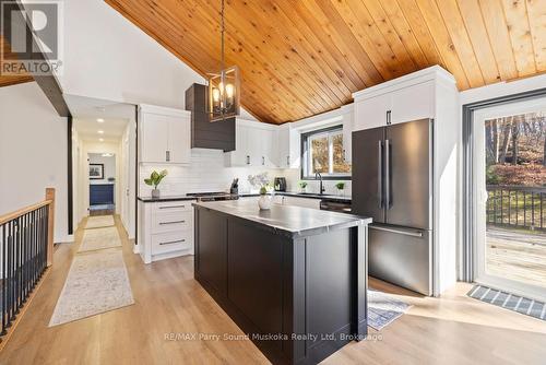 Stainless appliances - 336 Clear Lake Road, Seguin, ON - Indoor Photo Showing Kitchen With Upgraded Kitchen