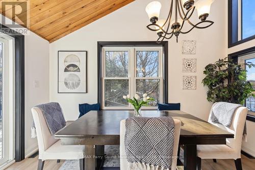 Dining room - 336 Clear Lake Road, Seguin, ON - Indoor Photo Showing Dining Room