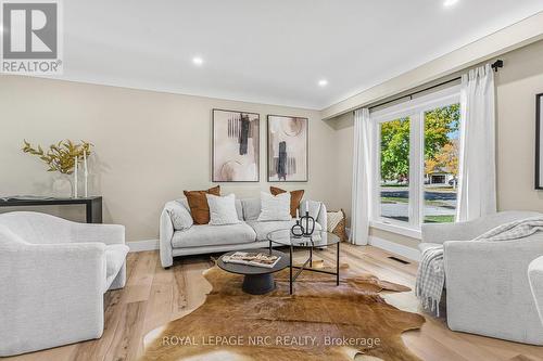 9 Windermere Court, Welland (N. Welland), ON - Indoor Photo Showing Living Room