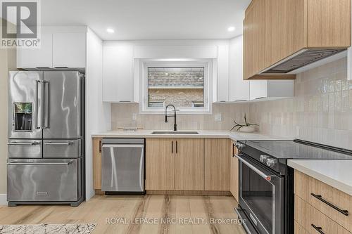 9 Windermere Court, Welland (N. Welland), ON - Indoor Photo Showing Kitchen With Upgraded Kitchen