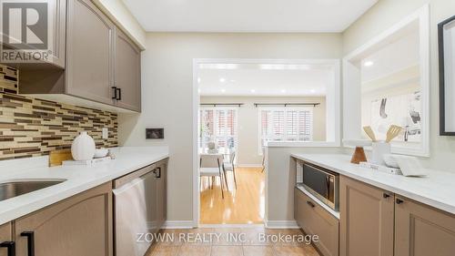 187 - 525 Novo Star Drive, Mississauga, ON - Indoor Photo Showing Kitchen