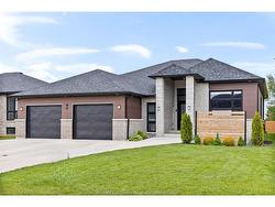 6 WOODLAND  Kingsville, ON N9Y 0A9