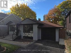 24 APPLEDALE ROAD  Toronto, ON M9B 5G4