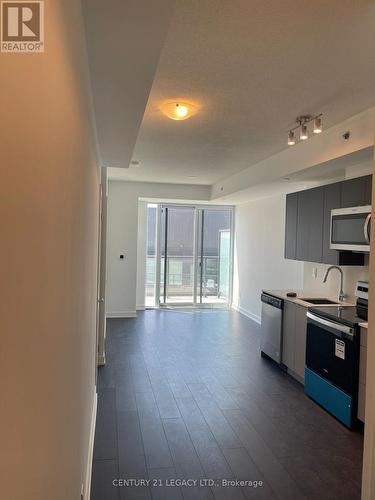 B1002 - 3200 Dakota Common, Burlington, ON - Indoor Photo Showing Kitchen