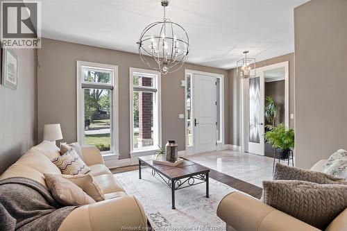 225 Elsworth, Lasalle, ON - Indoor Photo Showing Living Room