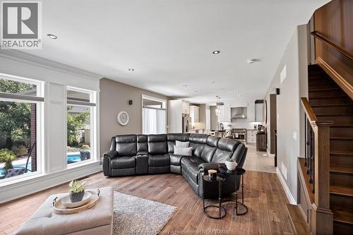 225 Elsworth, Lasalle, ON - Indoor Photo Showing Living Room