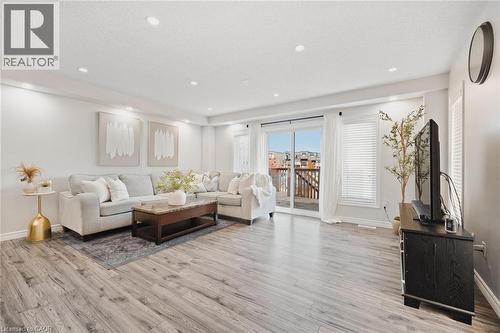 1989 S Ottawa Street S Unit# 47, Kitchener, ON - Indoor Photo Showing Living Room