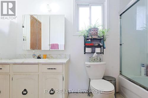 164 Augusta Crescent, London South (South X), ON - Indoor Photo Showing Bathroom