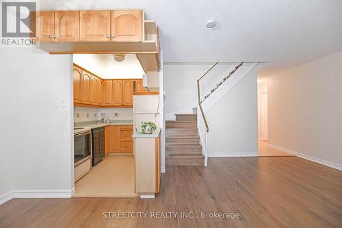 140 - 2001 Bonnymede Drive, Mississauga, ON - Indoor Photo Showing Kitchen