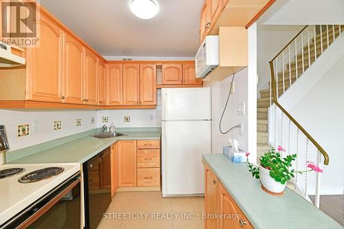 140 - 2001 Bonnymede Drive, Mississauga, ON - Indoor Photo Showing Kitchen