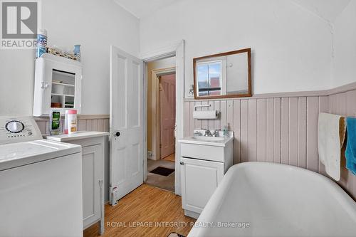 20 Florence Street, Ottawa, ON - Indoor Photo Showing Laundry Room