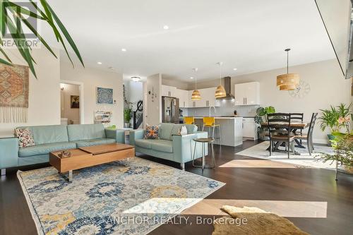 2773 Heardcreek Trail, London North (North S), ON - Indoor Photo Showing Living Room