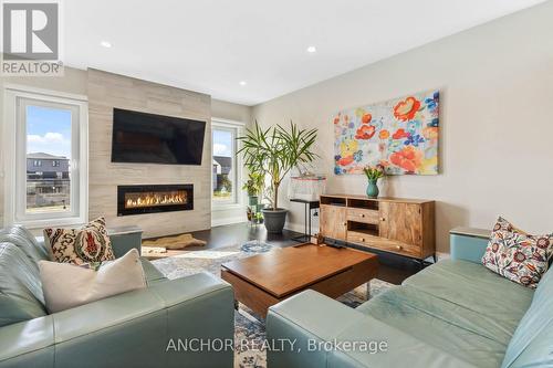 2773 Heardcreek Trail, London North (North S), ON - Indoor Photo Showing Living Room With Fireplace