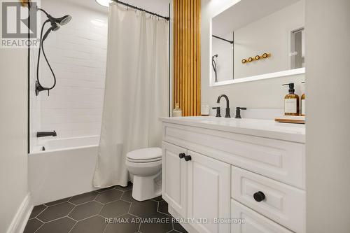 408 - 460 Wellington Street, London East (East F), ON - Indoor Photo Showing Bathroom