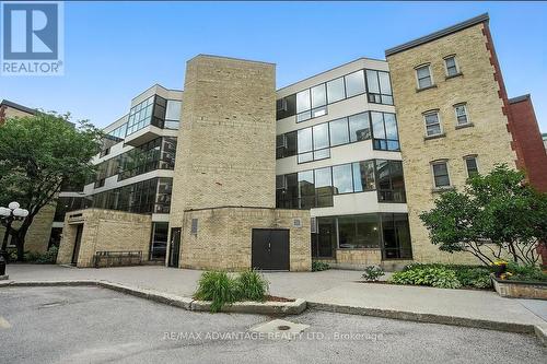 408 - 460 Wellington Street, London East (East F), ON - Outdoor