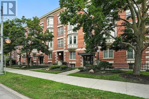 408 - 460 Wellington Street, London East (East F), ON - Outdoor With Facade
