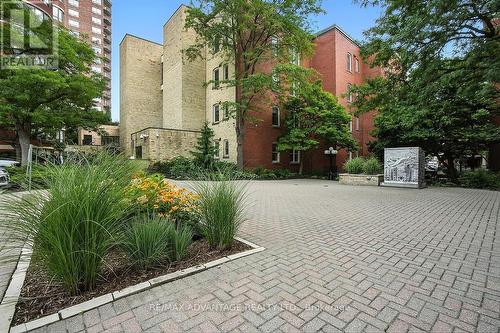 408 - 460 Wellington Street, London East (East F), ON - Outdoor