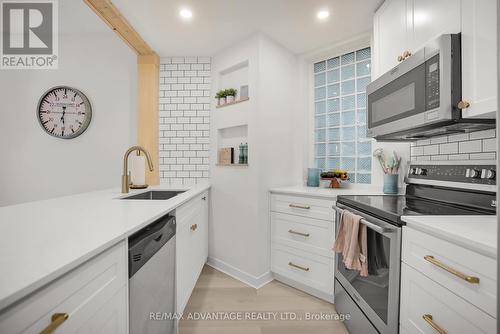 408 - 460 Wellington Street, London East (East F), ON - Indoor Photo Showing Kitchen With Upgraded Kitchen