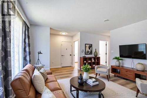 1014 Centre Street N, Whitby, ON - Indoor Photo Showing Living Room