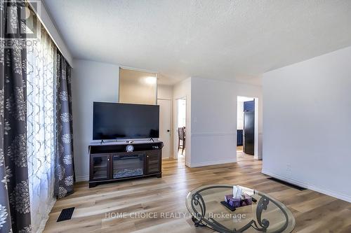 1014 Centre Street N, Whitby, ON - Indoor Photo Showing Living Room