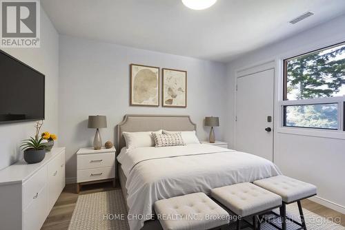 1014 Centre Street N, Whitby, ON - Indoor Photo Showing Bedroom