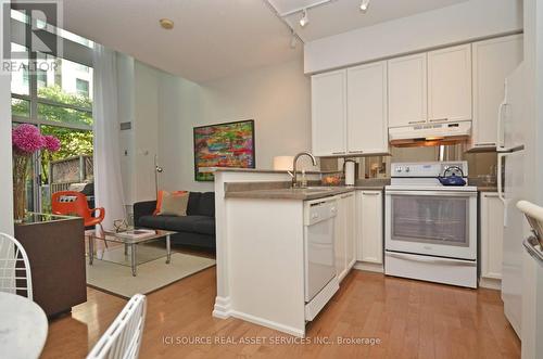 121 - 109 Front Street E, Toronto, ON - Indoor Photo Showing Kitchen