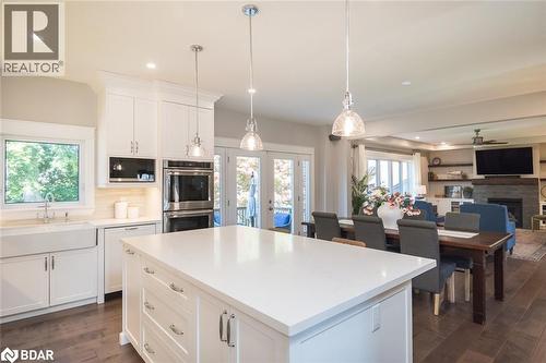 29 Barton Street, Milton, ON - Indoor Photo Showing Kitchen With Upgraded Kitchen