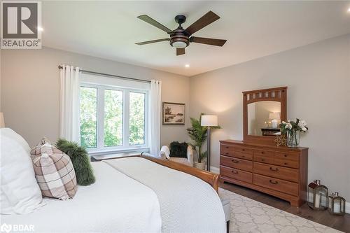29 Barton Street, Milton, ON - Indoor Photo Showing Bedroom