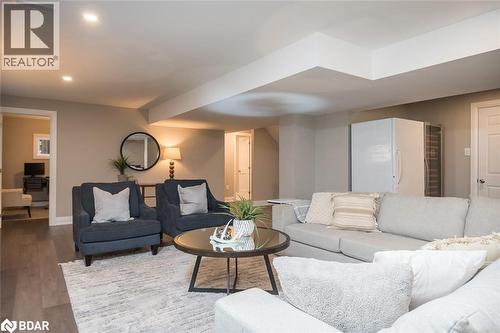 29 Barton Street, Milton, ON - Indoor Photo Showing Living Room