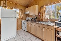 Cottage 6 - Kitchen - 