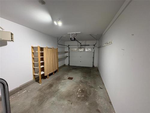 5 250 7Th Avenue N, Virden, MB - Indoor Photo Showing Garage