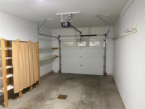 5 250 7Th Avenue N, Virden, MB - Indoor Photo Showing Garage