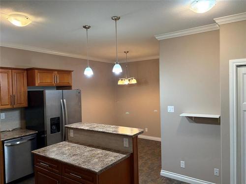 5 250 7Th Avenue N, Virden, MB - Indoor Photo Showing Kitchen