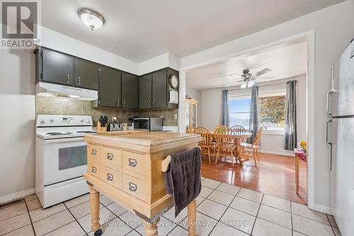 4769 Wellington Road 32 Road, Puslinch, ON - Indoor Photo Showing Kitchen