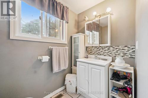 4769 Wellington Road 32 Road, Puslinch, ON - Indoor Photo Showing Bathroom