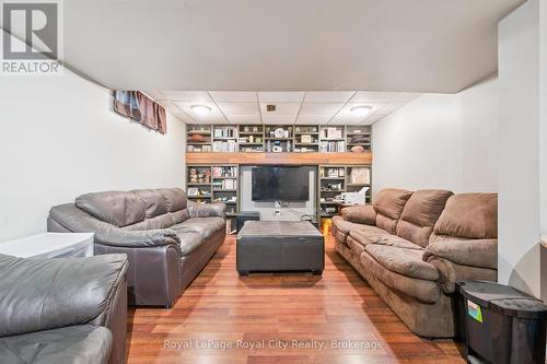 4769 Wellington Road 32 Road, Puslinch, ON - Indoor Photo Showing Living Room With Fireplace