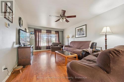 4769 Wellington Road 32 Road, Puslinch, ON - Indoor Photo Showing Living Room