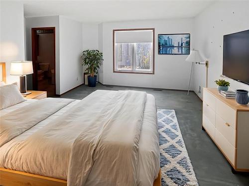 30 Clark Street, Treherne, MB - Indoor Photo Showing Bedroom