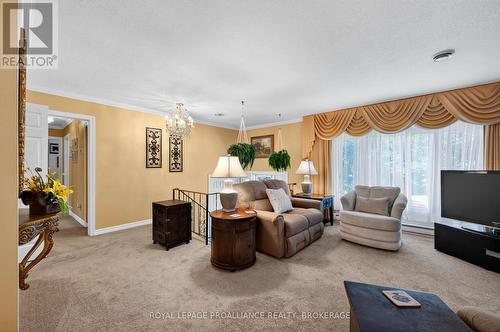 862 Berwick Place, Kingston (South Of Taylor-Kidd Blvd), ON - Indoor Photo Showing Living Room