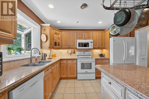 862 Berwick Place, Kingston (South Of Taylor-Kidd Blvd), ON - Indoor Photo Showing Kitchen With Double Sink