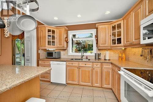 862 Berwick Place, Kingston (South Of Taylor-Kidd Blvd), ON - Indoor Photo Showing Kitchen With Double Sink