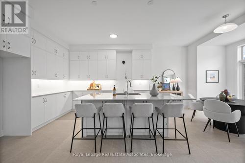 1249 Onyx Trail, Oakville, ON - Indoor Photo Showing Kitchen