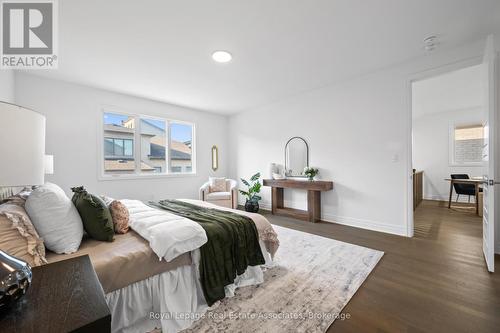 1249 Onyx Trail, Oakville, ON - Indoor Photo Showing Bedroom